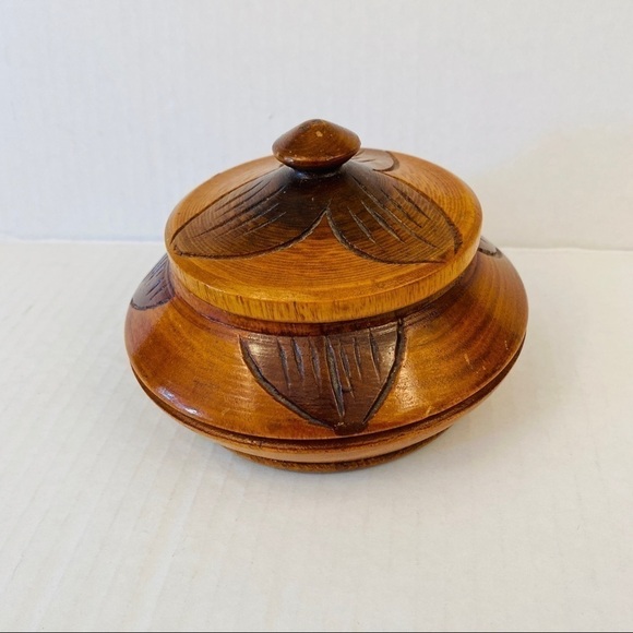 Wooden trinket dish with lid two tone foliage leaves - Picture 5 of 11